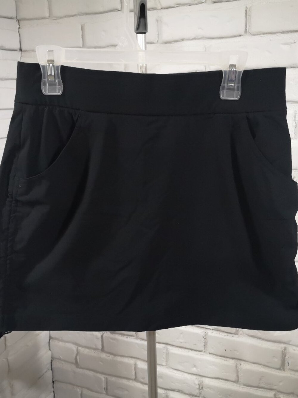 NWT Columbia Ladies Size Medium Black Pull On Style Active Fit Skorts
